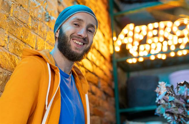 雙子座、金牛座、摩羯座、天秤座的男性最愛賣弄小聰明，會為了自我利益不擇手段耍心機。（圖／Shutterstock）
