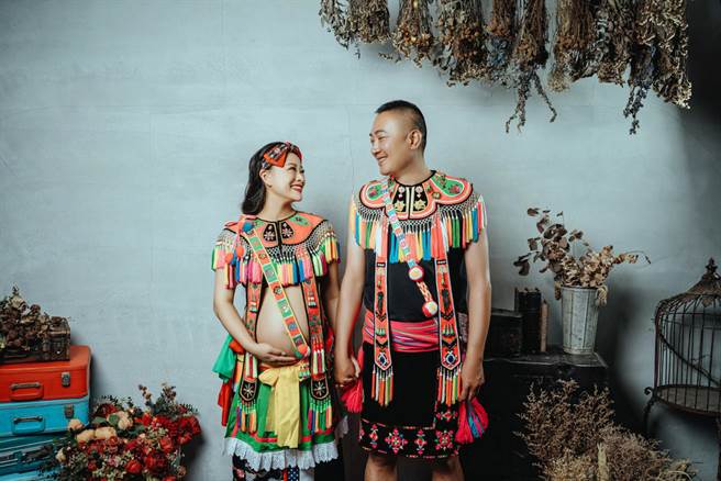 台東肚皮舞老師曾淑羚，圓了生子夢，開心拍下美美的大肚照。（美朵影像／曾淑羚提供／莊哲權台東傳真）