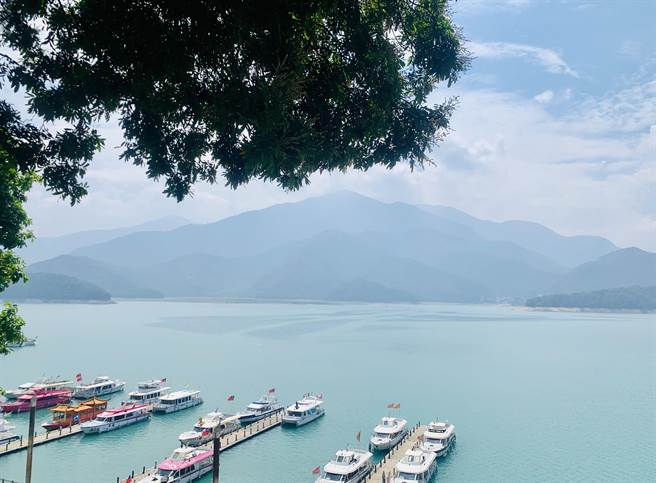 日月潭水位回升，商家和居民担心游客端午节连假涌入，造成防疫破口。（廖志晃摄）