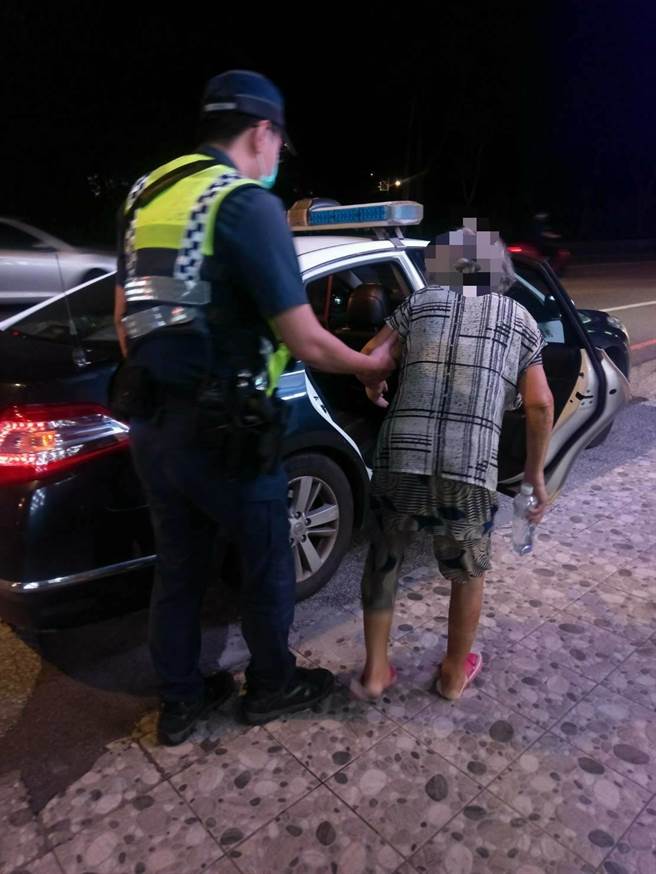 桃園八德黃姓老婦昨天走失，所幸員警已有建立檔案資料，快速找到老婦家。（翻攝照片／賴佑維桃園傳真）