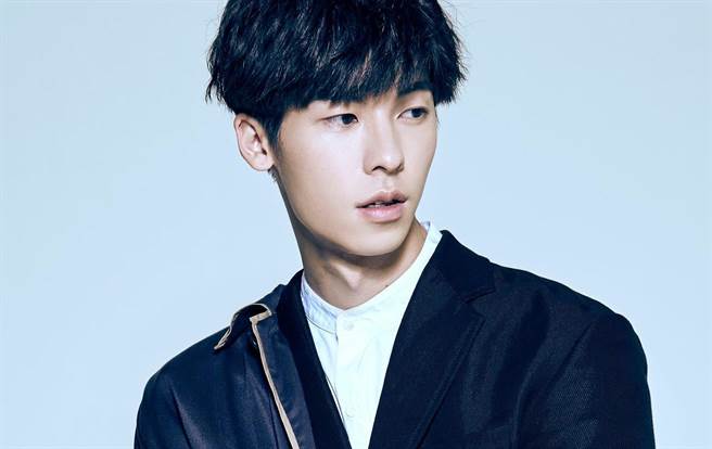 男星许光汉拍摄电视剧《想见你》成为国民男神。（图/许光汉脸书）