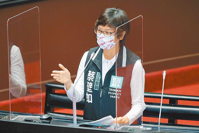 國內新冠肺炎疫情嚴峻，民眾黨立委蔡壁如9日在立法院質詢行政院長蘇貞昌不願站到第一線來扛責任。（黃世麒攝）