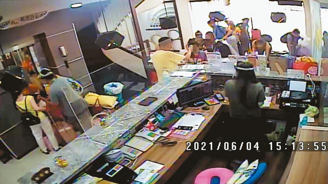 大智人力仲介公司竹南據點將有確診者接觸史共32名移工送往新竹市一般旅館入住，旅館業者驚覺不對勁通報市府。（新竹市府提供／邱立雅竹市傳真）