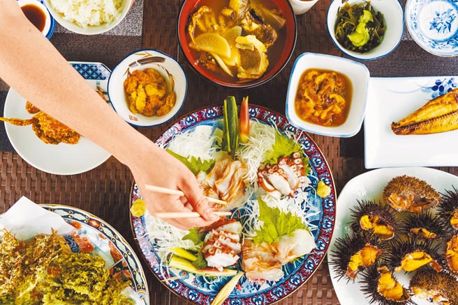 到八戶一遊時，品嘗海鮮大餐是必去行程。（八戶觀光文化協會提供）