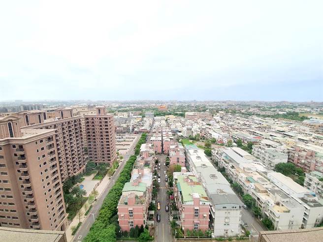 桃园市八德区公园路周边街景，邻近捷运绿线「大湳站」、广丰新天地。(图/永庆房仲网提供)