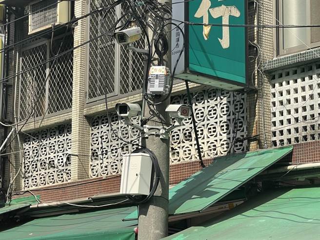 经发局与丰盟有线电视合作，在丰原区公有市场及丰原果菜市场首创架设即时影像。（陈淑娥摄）
