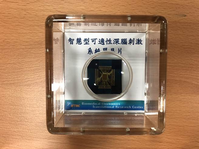 頻繁的旱災結合電力限制，恐影響台灣高科技晶片的研發。圖為台積電半導體製程研發出的「微型前瞻系統單晶片」。(圖/中央社)

