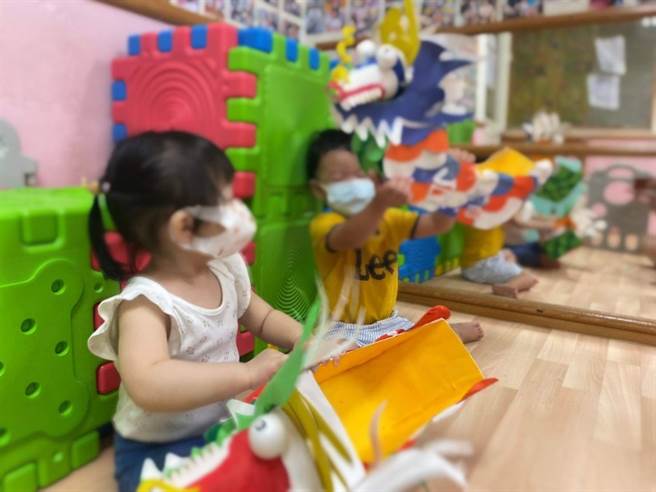 台中一名托婴中心园长，近日收到家长愿预缴1年学费讯息，来帮助度过疫情难关。（照片/至善宝贝园托婴中心 提供）