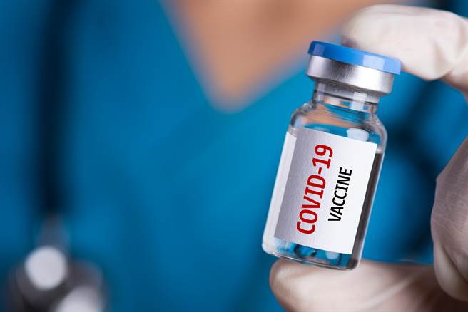 美國嬌生集團（Johnson & Johnson）今天表示，美國食品暨藥物管理局（FDA）已核准嬌生產製的2019冠狀病毒疾病（COVID-19）疫苗保存期限從現行3個月延長至4個半月。(示意圖/shutterstock提供)