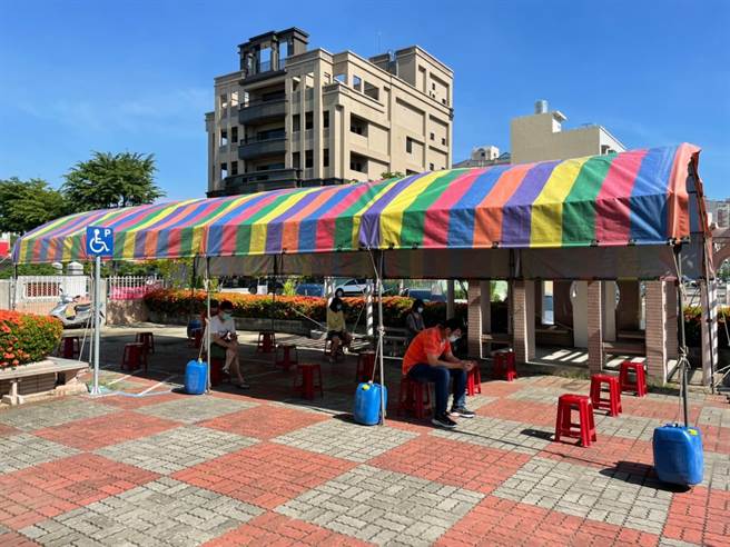 台南市返乡筛检站11日已出现前往筛检民眾。（台南市卫生局提供／程炳璋台南传真）