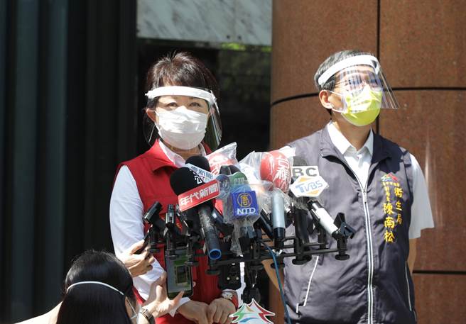 台中市長盧秀燕11日呼籲，6月8、9、10日這3天，有到新光三越的消費者，應該就近的醫療院所進行快篩，希望在第一時間控制危機。（盧金足攝）