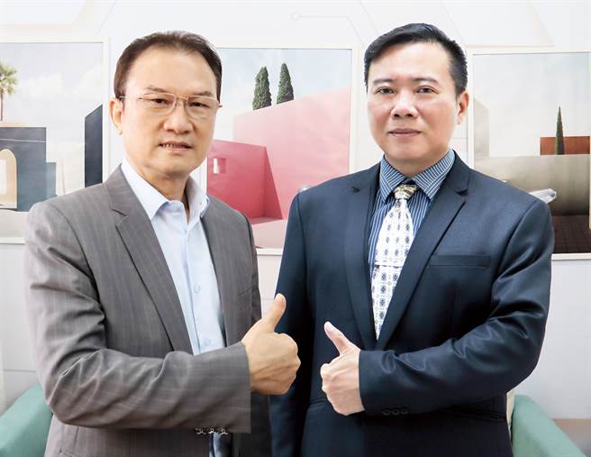 理财周刊发行人洪宝山(左)、桃园水务局总工程司张弘岳(右)。(图/理财周刊提供)