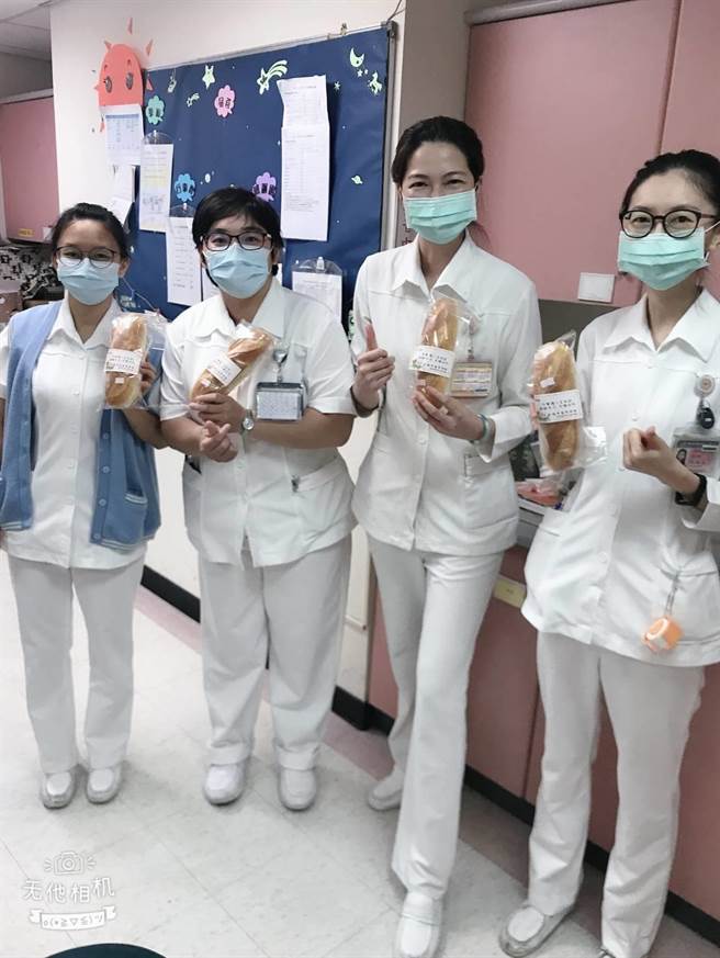 医护人员收到圣保罗麵包揪感心。（圣保罗提供）