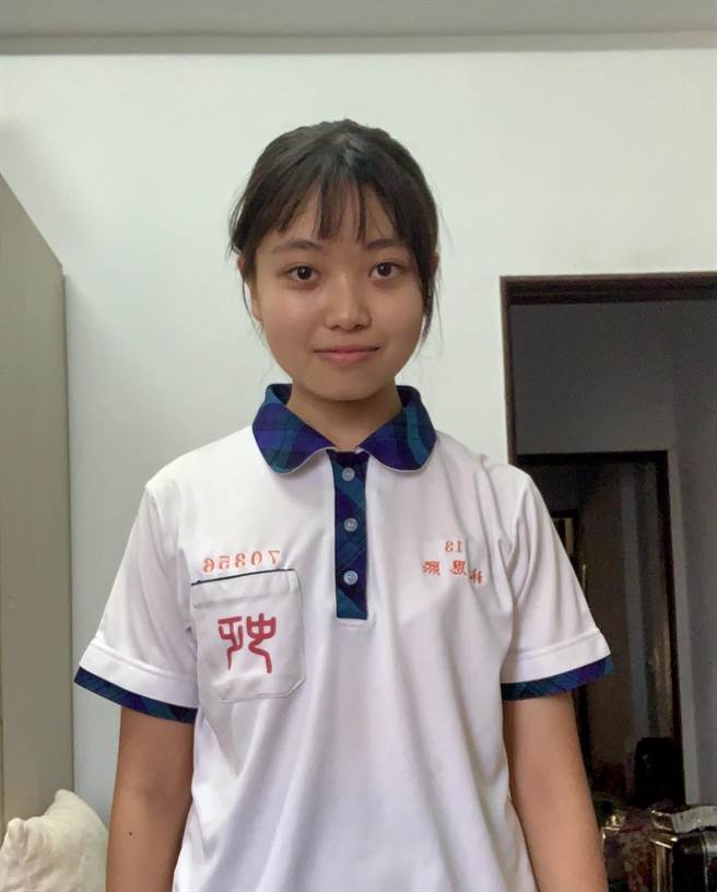 屏东市中正国中林恩熙以5A＋＋及作文6级分并列榜首。(中正国中提供)