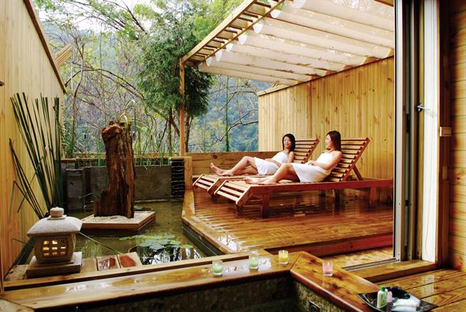 交通部观光局办理「2020-2021台湾好汤-金泉奖」评选活动，位于南部温泉区的高雄六龟宝来不老温泉首度荣获「最佳CP值大奖」，成绩斐然。（茂林风景区管理处提供／林雅惠高雄传真）