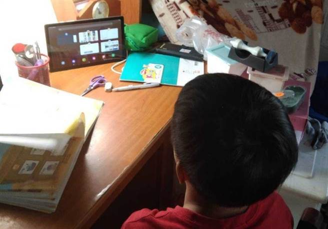 家扶表示，仍有1400名贫童未能补足学习落差，盼社会大眾伸出援手，一起稳定孩子的学习之路。（家扶提供／卢金足台中传真）