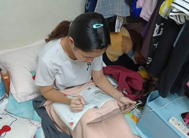 家扶呼吁大家帮助弱势儿少，补足线上学习需求，让防疫期间达到真正的停课不停学。（家扶提供／卢金足台中传真）