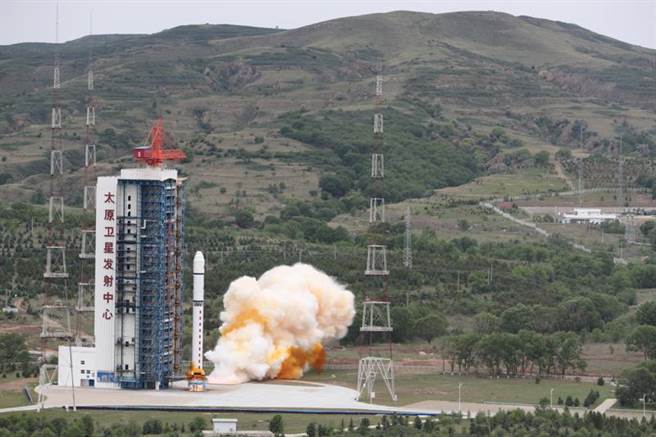 6月11日11時03分，山西太原衛星發射中心用長征二號丁運載火箭成功將北京三號衛星送入預定軌道。（新華社）