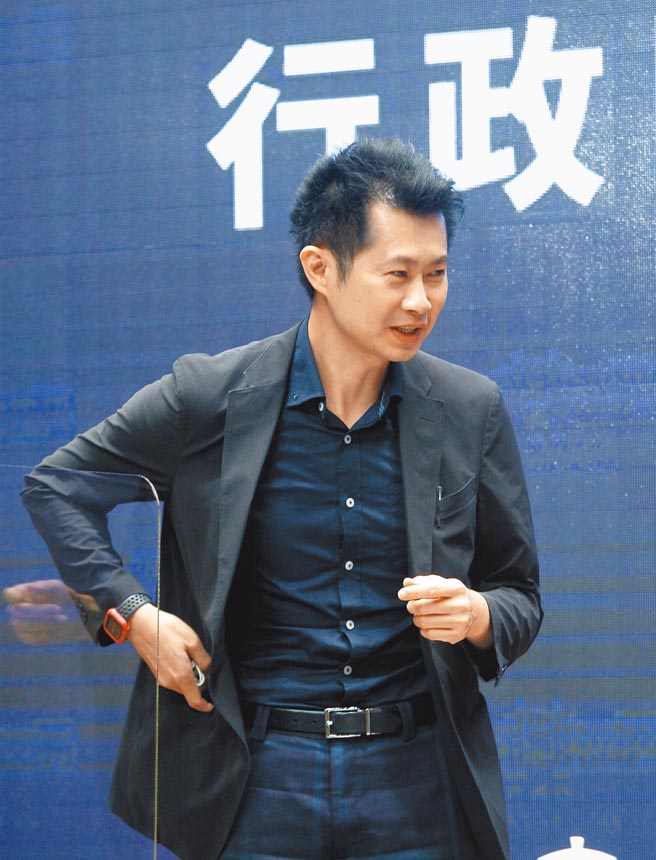 行政院政务顾问丁怡铭遭爆5月已施打AZ疫苗，引发高度争议。（本报资料照片）