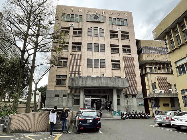 新北市62岁洪姓确诊男子上月31日持刀砍伤3位护理师，检方昨依杀人未遂等罪嫌起诉，建请法院从重量刑。（蔡雯如摄）