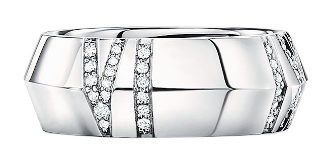 Tiffany Atlas X宽版钻戒，14万1000元。（Tiffany & Co.提供）