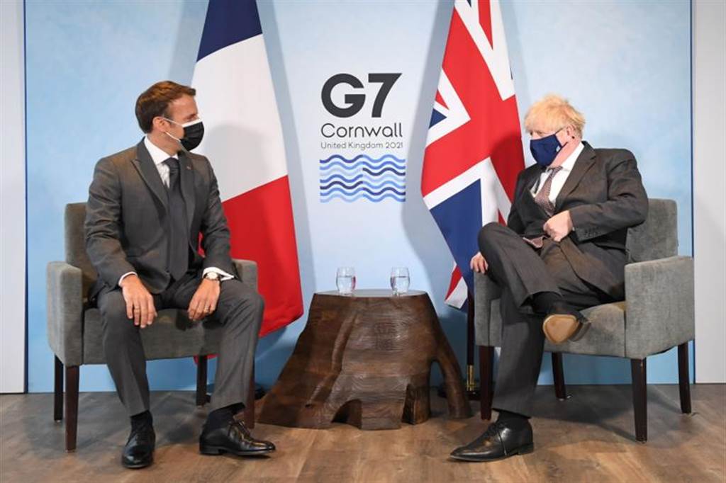 马克宏（左）表示，只要英国遵守和欧盟签订的分手协议，他就愿意重新启动两国关系。（图／路透社）(photo:ChinaTimes)
