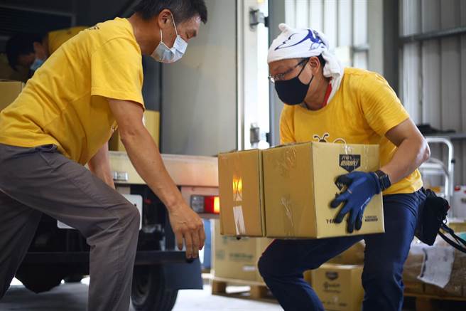 近日基督教救助协会1919食物银行接连收到求助电话，1919食物银行、7-ELEVEN、台积电慈善基金会、统一超商好邻居文教基金会四方联手， 6月1日起开放民眾申请1919防疫食物包。（基督教救助协会提供／林良齐台北传真）