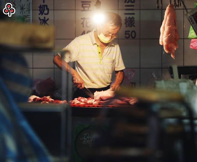 劳动部去年首度针对投保薪资在基本工资以下祭出领取3万元的「自营作业者或无一定雇主之劳工生活补贴」。（报系资料照）