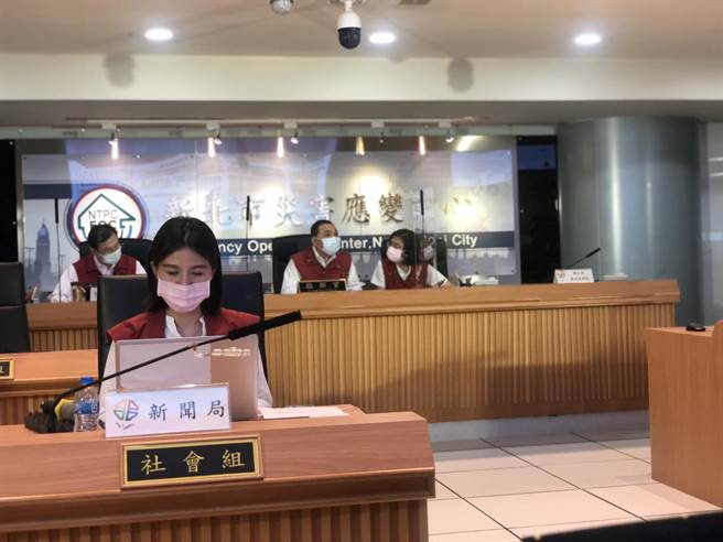 85岁以上长者施打疫苗 新北透过里长通知可涵盖9成。（新北市府提供）