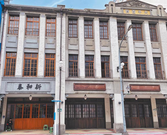 大同区延平北路二段的整栋透天古蹟，是「大千百货公司」旧址其中一栋。（台湾房屋提供）