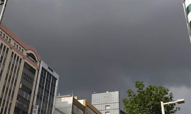 黄文博》天黑黑，要落雨？应该是要落泪！(爱传媒提供)