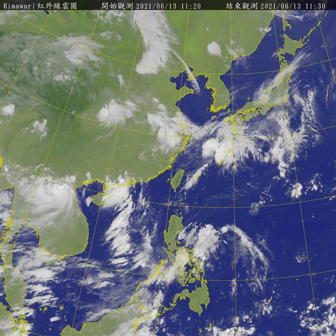 今(13)日各地多云时晴，由于环境风场转偏南风，迎风面的花东地区及恒春半岛有局部短暂阵雨机率，午后西半部及东北部地区也有局部短暂雷阵雨，温度方面，各地高温约33至35度，大台北及南投有局部36度以上高温机率。（取自气象局）