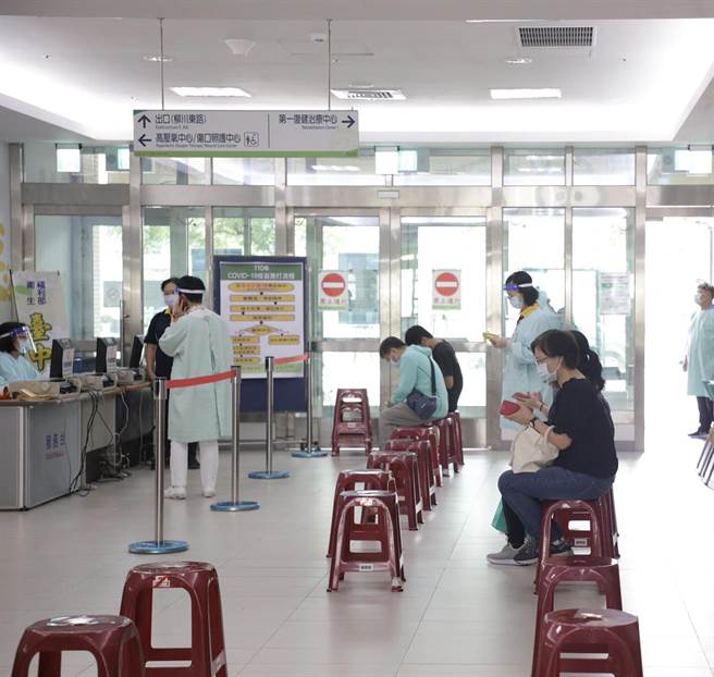 台中市13日起一連兩天，開放第一至五類人員預約施打。（台中市政府提供）