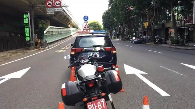 国道严管造成回堵，台北市警方加强交通疏导。（台北市警察局提供／张立勋台北传真）