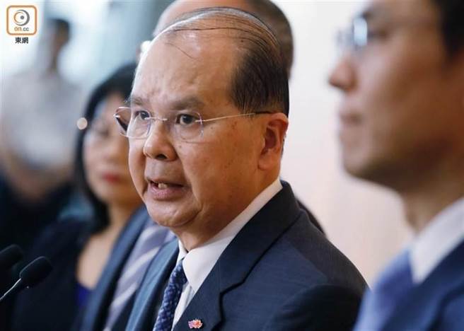 香港政務司司長張建宗表示，接種疫苗是「全社會頭等大事、港府當務之急」。（東網）