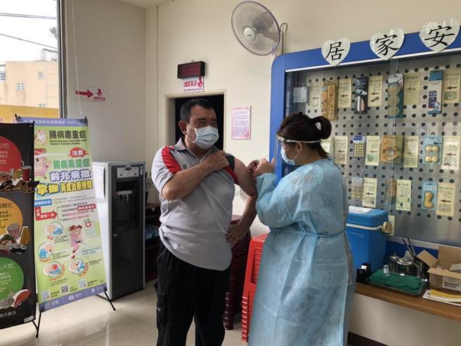 苗栗获中央配发的疫苗数量与疫情现况相距甚远。（谢明俊摄）