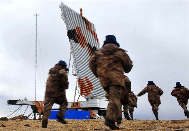 海拔5374米的甘巴拉雷達站（見圖）是世界最高的人控雷達站，而中方在附近設置5G基地站，令印度等鄰國憂心不已。（中新社）