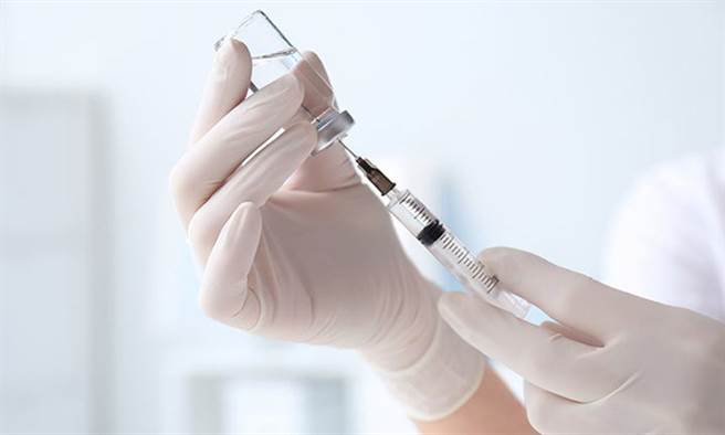 驗光師公會6百人「依名冊打疫苗」，北市強調違規必罰。(示意圖/Shutterstock)