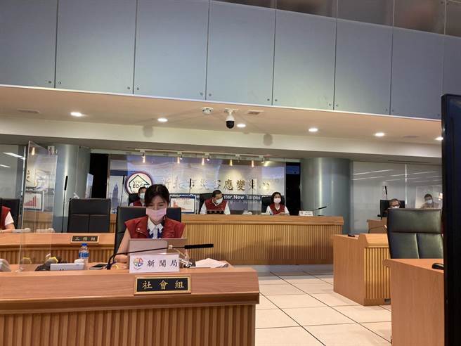 85歲長者15日開打疫苗 侯友宜：涉籍優先其餘視疫苗分配安排。（新北市府提供）