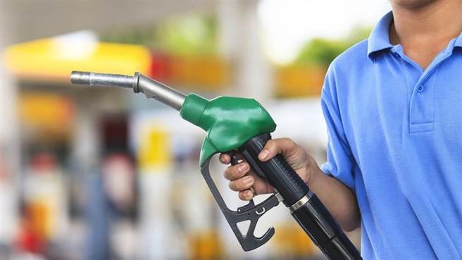  汽、柴油价格再涨0.3元。（示意图／shutterstock）