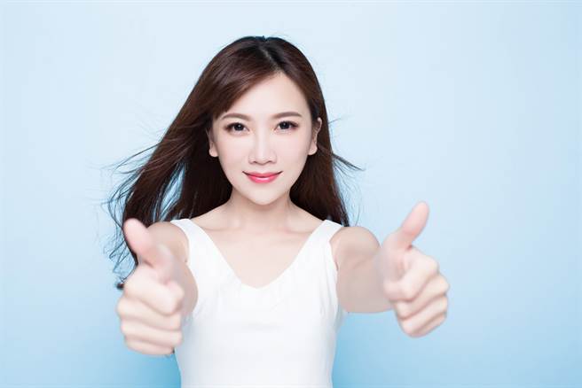 天秤座、狮子座、水瓶座、白羊座的人平时看起来不正经，在关键时刻却能发挥能力，显得非常可靠。（示意图／shutterstock）