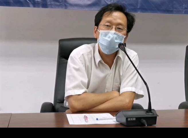 金门县卫生局长李锡鑫表示，在中央和地方都澄清事实后，希望乡亲放心接种。（金门县府提供）