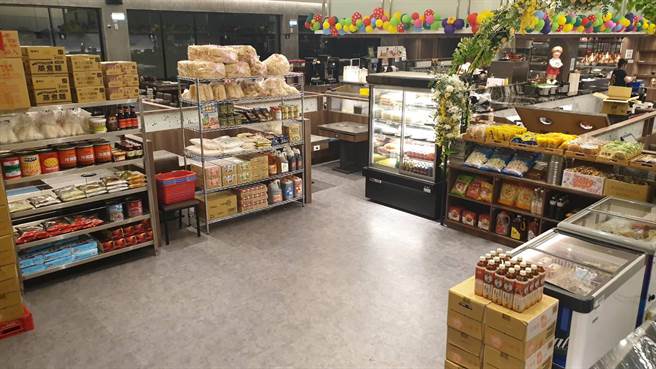 連鎖火鍋因三級警戒，營運狀況嚴重受到衝擊，自6月1日起，將餐廳規畫成為「火鍋超市」。（連鎖火鍋提供∕呂妍庭嘉義傳真）