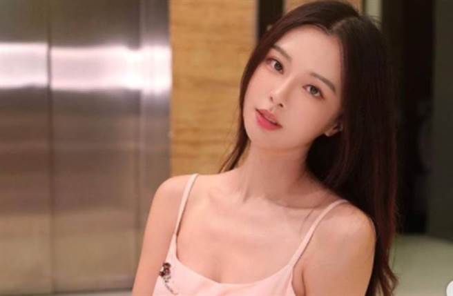 李元玲有钢琴女神称号。(图／翻摄自李元玲IG)
