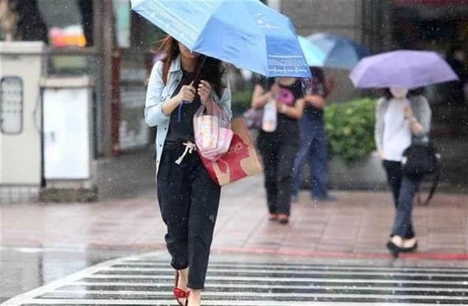 中央氣象局表示，未來一周受西南風影響，中南部將有局部短暫陣雨，南部地區降雨機率高。(本報資料照)