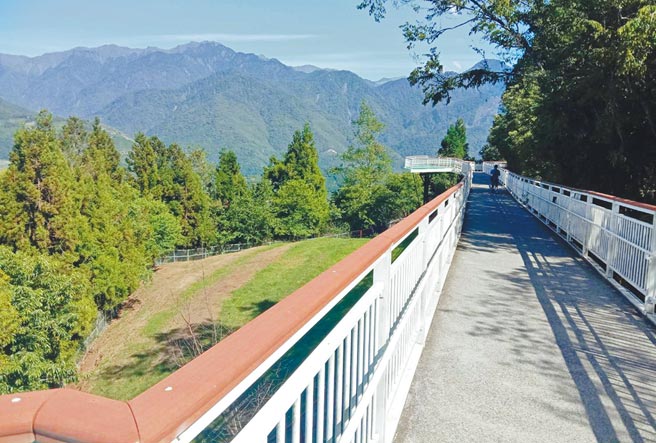 南投清境高空观景步道，过去是人潮如织，疫情期间却是人烟稀少。（南投县政府提供／陈世宗南投传真）