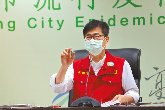 高雄12日新增1例本土确诊个案，案12743是先前染疫案2529的同事，有过职场密切接触，却在解除隔离后，採检阴转阳确诊。（高市府新闻局提供／洪浩轩高雄传真）