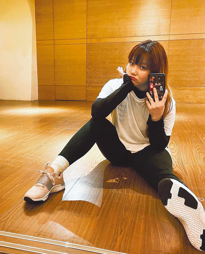 安那近期都在家里进行远距离课程。（摘自IG）