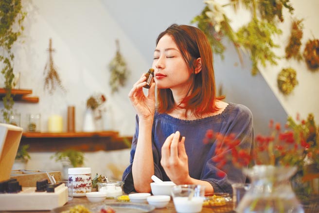 居家保养和香氛使身心舒压，带来疗癒感。（CFP）