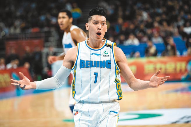 林书豪宣告回归北京首钢。（新华社资料照片）